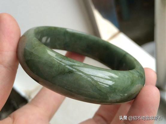 油青种翡翠手镯一般多少钱,银川油青种翡翠原石-第7张图片-翡翠网 油青种翡翠手镯一般多少钱,银川油青种翡翠原石-第7张图片-翡翠网