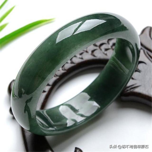 油青种翡翠手镯一般多少钱,银川油青种翡翠原石-第8张图片-翡翠网 油青种翡翠手镯一般多少钱,银川油青种翡翠原石-第8张图片-翡翠网
