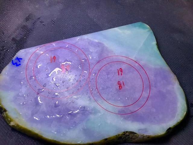 翡翠原石毛料开料图片,翡翠原石毛料手镯料-第1张图片-翡翠网 翡翠原石毛料开料图片,翡翠原石毛料手镯料-第1张图片-翡翠网