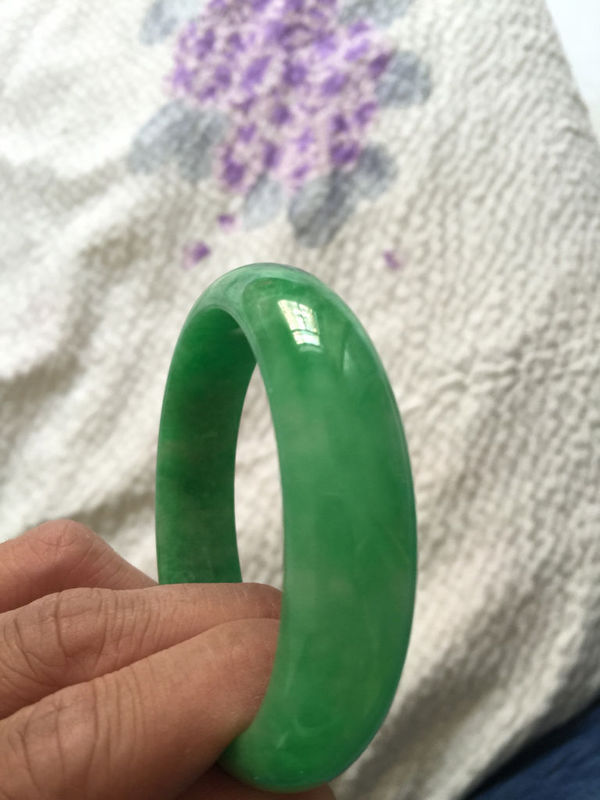 翡翠手镯有生长纹翡翠手镯有生长纹有影响吗-第2张图片-翡翠网 翡翠手镯有生长纹翡翠手镯有生长纹有影响吗-第2张图片-翡翠网