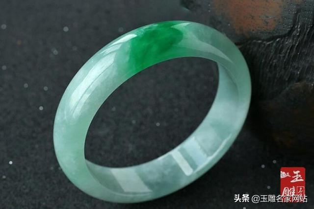 老的翡翠手镯的价格老翡翠手镯价格-第4张图片-翡翠网 老的翡翠手镯的价格老翡翠手镯价格-第4张图片-翡翠网