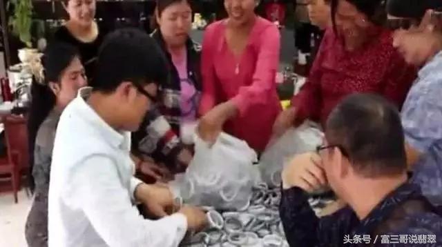 假的翡翠价格是多少,假的翡翠多少钱-第5张图片-翡翠网 假的翡翠价格是多少,假的翡翠多少钱-第5张图片-翡翠网