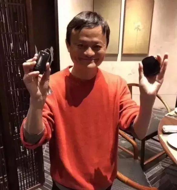 李嘉诚的翡翠原石李嘉诚的翡翠貔貅-第3张图片-翡翠网 李嘉诚的翡翠原石李嘉诚的翡翠貔貅-第3张图片-翡翠网