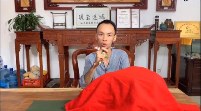 翡翠手镯怎么保养翡翠手镯取料-第1张图片-翡翠网 翡翠手镯怎么保养翡翠手镯取料-第1张图片-翡翠网