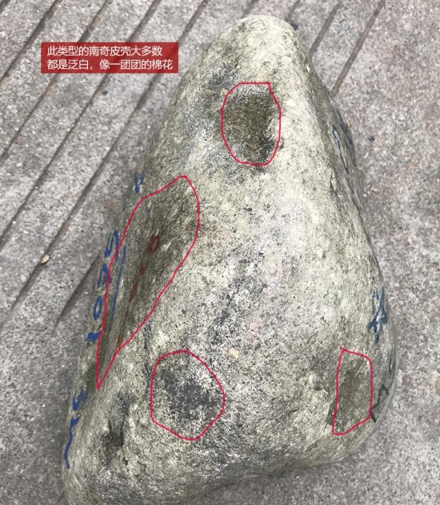 怎么打灯看翡翠原石里面是白肉的简单介绍-第1张图片-翡翠网 怎么打灯看翡翠原石里面是白肉的简单介绍-第1张图片-翡翠网