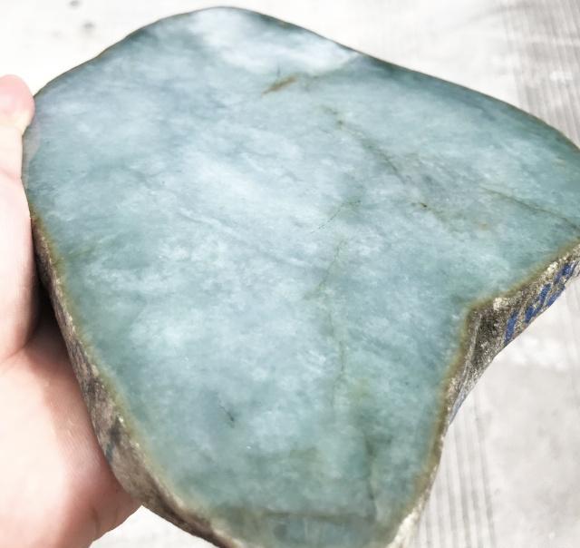 怎么打灯看翡翠原石里面是白肉的简单介绍-第6张图片-翡翠网 怎么打灯看翡翠原石里面是白肉的简单介绍-第6张图片-翡翠网