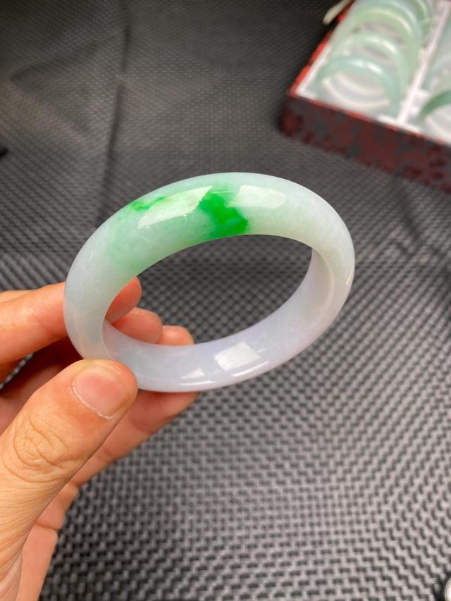 缅甸翡翠手镯图片缅甸翡翠手镯图片价格-第1张图片-翡翠网 缅甸翡翠手镯图片缅甸翡翠手镯图片价格-第1张图片-翡翠网