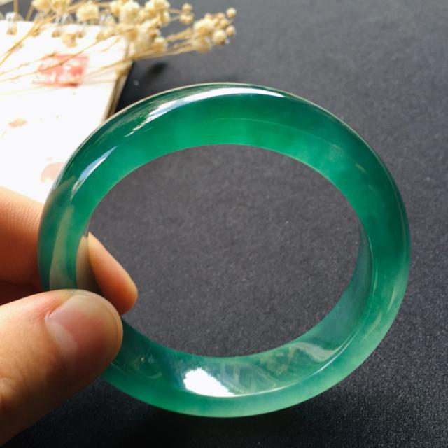 翡翠晴水手镯,翡翠晴水手镯怎么样-第3张图片-翡翠网 翡翠晴水手镯,翡翠晴水手镯怎么样-第3张图片-翡翠网