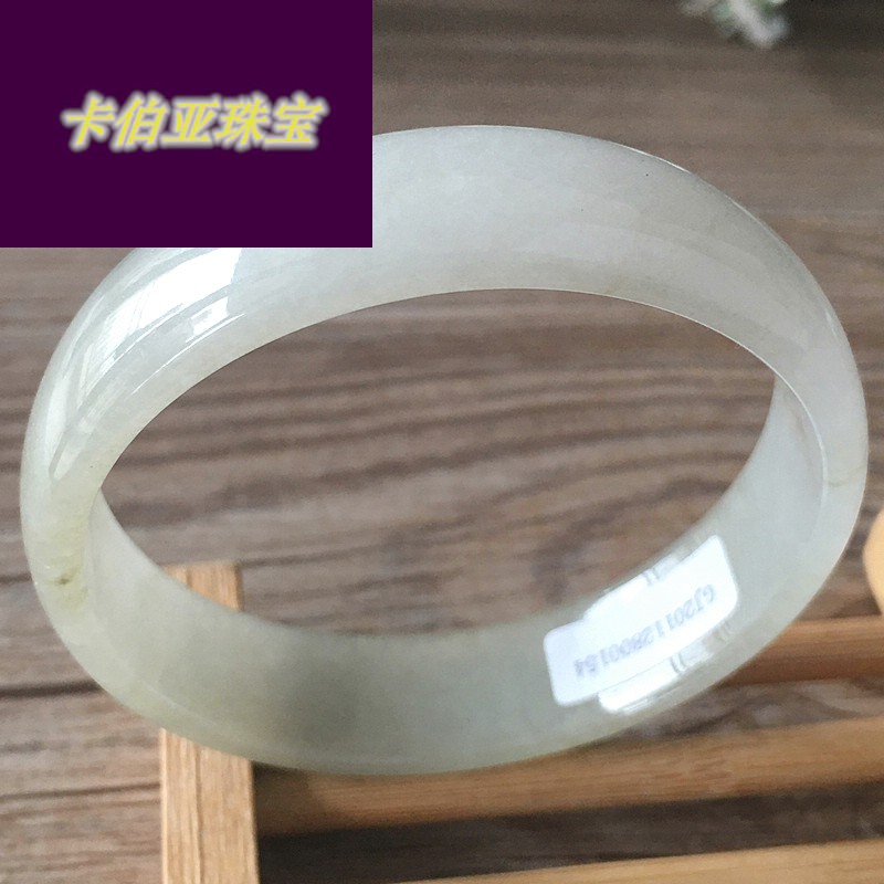 翡翠手镯上有坑洼,翡翠手镯上有坑-第2张图片-翡翠网 翡翠手镯上有坑洼,翡翠手镯上有坑-第2张图片-翡翠网