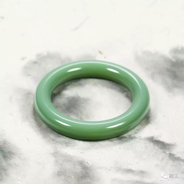 翡翠手镯佩戴图片,叮当翡翠手镯佩戴图片-第4张图片-翡翠网 翡翠手镯佩戴图片,叮当翡翠手镯佩戴图片-第4张图片-翡翠网