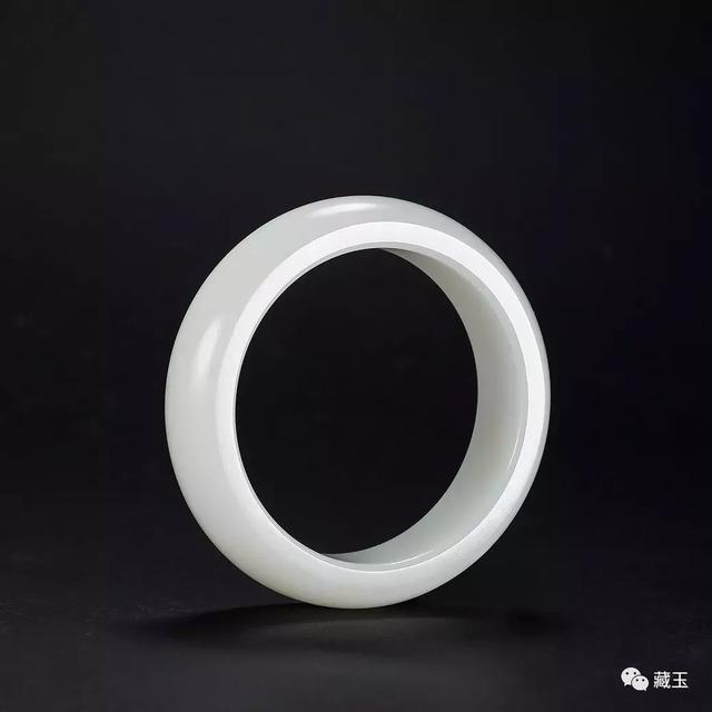 翡翠手镯佩戴图片,叮当翡翠手镯佩戴图片-第5张图片-翡翠网 翡翠手镯佩戴图片,叮当翡翠手镯佩戴图片-第5张图片-翡翠网