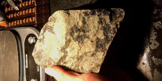 翡翠原石哪里长原石翡翠哪里长得-第6张图片-翡翠网 翡翠原石哪里长原石翡翠哪里长得-第6张图片-翡翠网