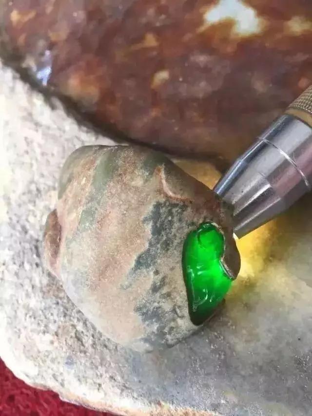 原石翡翠龙龙肯翡翠原石图片-第3张图片-翡翠网 原石翡翠龙龙肯翡翠原石图片-第3张图片-翡翠网