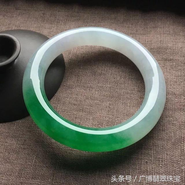 翡翠手镯种水分类翡翠手镯外形分类-第4张图片-翡翠网 翡翠手镯种水分类翡翠手镯外形分类-第4张图片-翡翠网