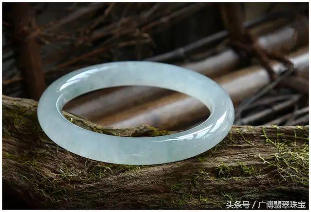 翡翠手镯种水分类翡翠手镯外形分类-第7张图片-翡翠网 翡翠手镯种水分类翡翠手镯外形分类-第7张图片-翡翠网