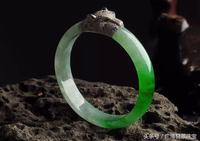 翡翠手镯种水分类翡翠手镯外形分类-第10张图片-翡翠网 翡翠手镯种水分类翡翠手镯外形分类-第10张图片-翡翠网