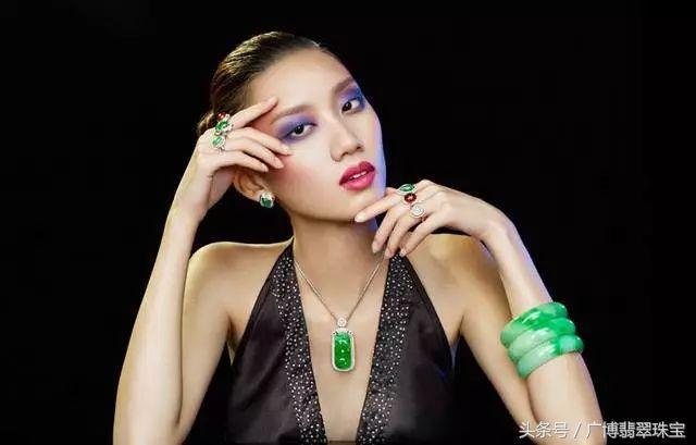 翡翠手镯种水分类翡翠手镯外形分类-第16张图片-翡翠网 翡翠手镯种水分类翡翠手镯外形分类-第16张图片-翡翠网