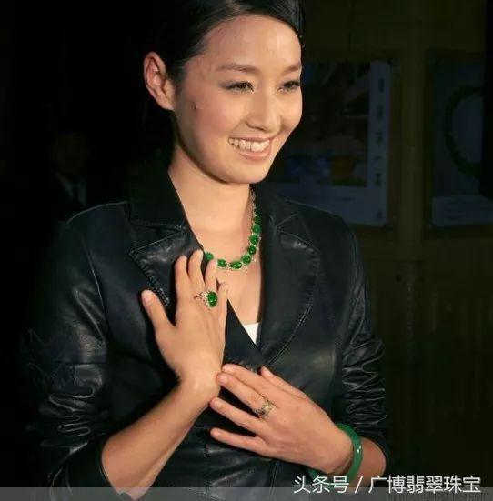 翡翠手镯种水分类翡翠手镯外形分类-第18张图片-翡翠网 翡翠手镯种水分类翡翠手镯外形分类-第18张图片-翡翠网