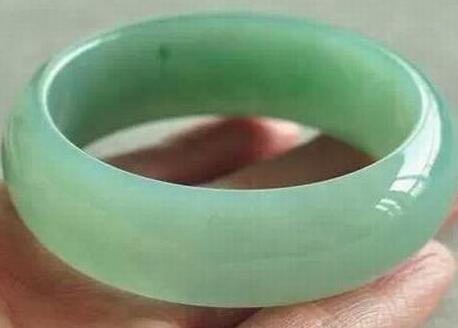 翡翠手镯翠根翡翠手镯棉根什么样子-第1张图片-翡翠网 翡翠手镯翠根翡翠手镯棉根什么样子-第1张图片-翡翠网