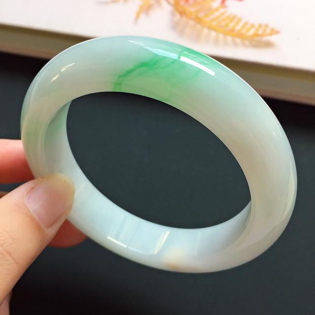 顶级紫罗兰翡翠手镯一万元紫罗兰翡翠手镯-第3张图片-翡翠网 顶级紫罗兰翡翠手镯一万元紫罗兰翡翠手镯-第3张图片-翡翠网