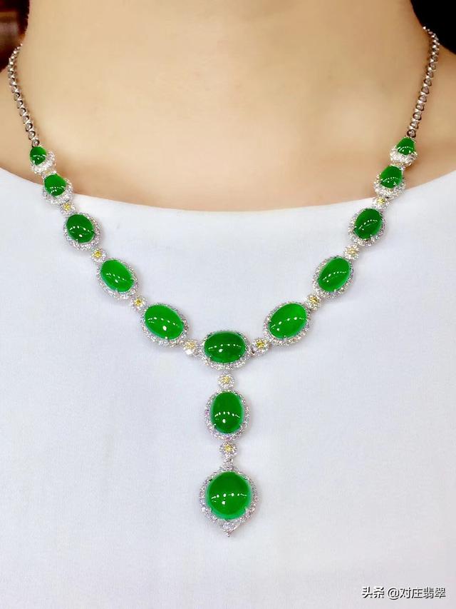 帝王绿翡翠手镯价格图片,辣绿翡翠手镯图片-第3张图片-翡翠网 帝王绿翡翠手镯价格图片,辣绿翡翠手镯图片-第3张图片-翡翠网