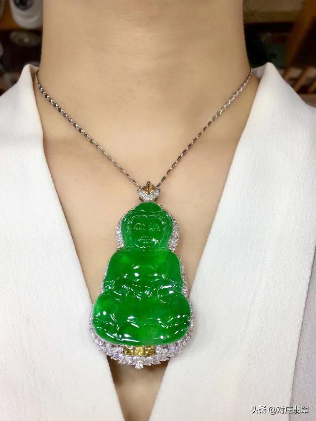 帝王绿翡翠手镯价格图片,辣绿翡翠手镯图片-第4张图片-翡翠网 帝王绿翡翠手镯价格图片,辣绿翡翠手镯图片-第4张图片-翡翠网