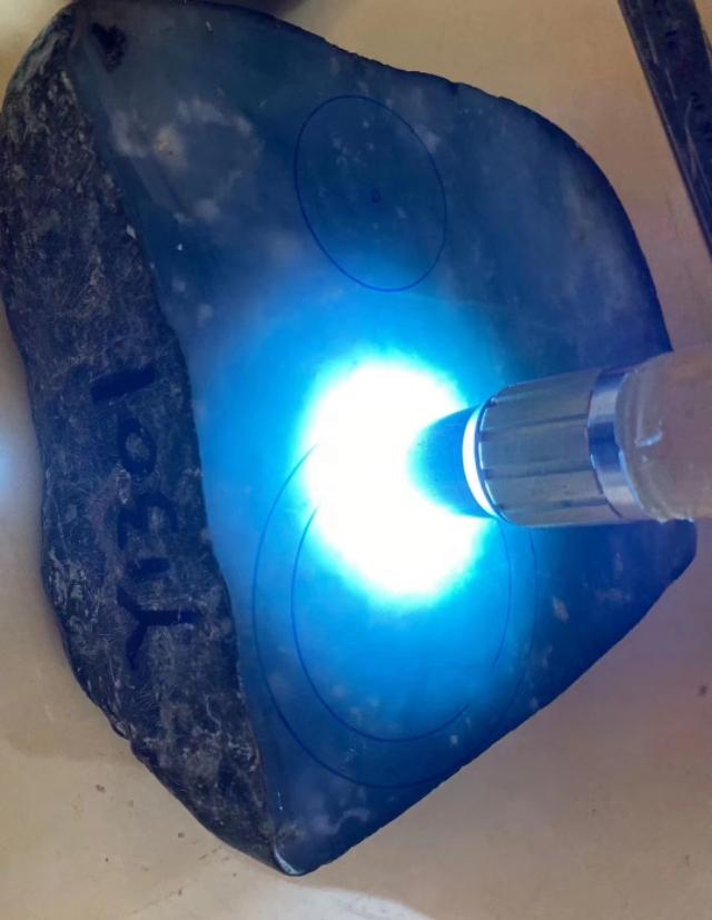 翡翠原石敞口图片大全,翡翠原石场口图片-第11张图片-翡翠网 翡翠原石敞口图片大全,翡翠原石场口图片-第11张图片-翡翠网