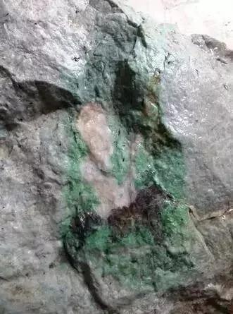 翡翠原石敞口图片大全,翡翠原石场口图片-第15张图片-翡翠网 翡翠原石敞口图片大全,翡翠原石场口图片-第15张图片-翡翠网