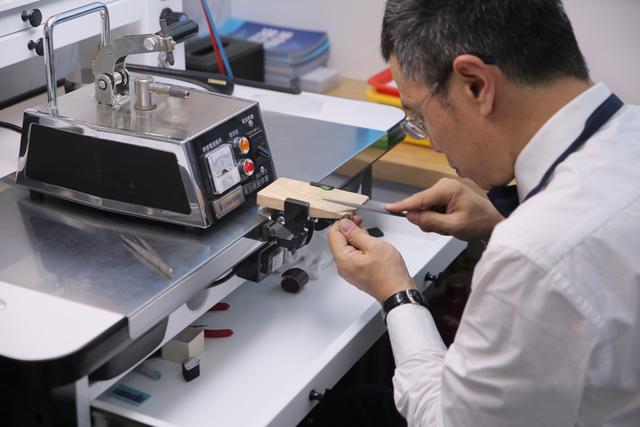 翡翠手镯断裂翡翠手镯断了怎么办-第2张图片-翡翠网 翡翠手镯断裂翡翠手镯断了怎么办-第2张图片-翡翠网