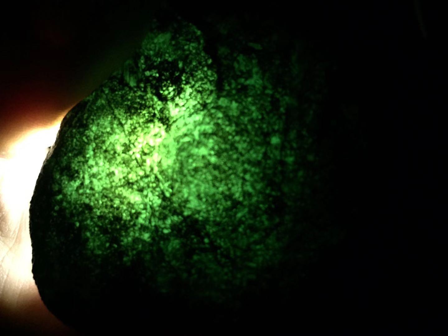 最实用的翡翠原石书籍,翡翠原石专一知识书籍-第1张图片-翡翠网 最实用的翡翠原石书籍,翡翠原石专一知识书籍-第1张图片-翡翠网