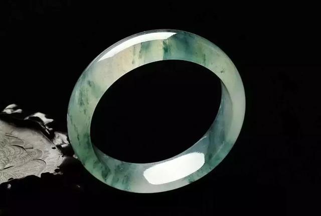 翡翠手镯的种类,翡翠手镯什么种类最好-第4张图片-翡翠网 翡翠手镯的种类,翡翠手镯什么种类最好-第4张图片-翡翠网