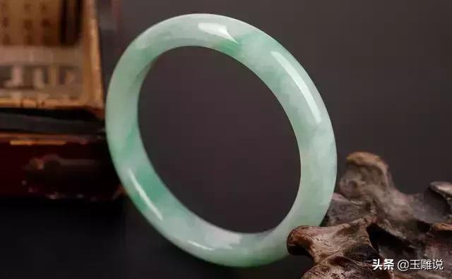 怎样养翡翠手镯翡翠手镯怎样养出灵性-第1张图片-翡翠网 怎样养翡翠手镯翡翠手镯怎样养出灵性-第1张图片-翡翠网