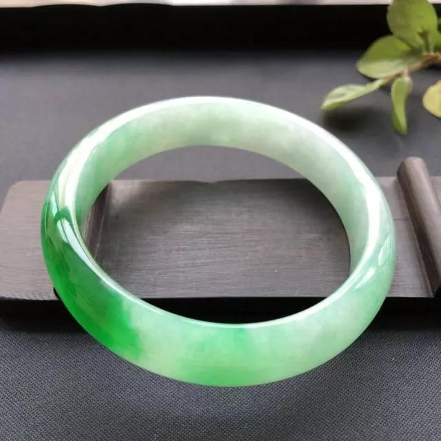 糯种翡翠手镯大概多少钱种糯种翡翠手镯价格-第8张图片-翡翠网 糯种翡翠手镯大概多少钱种糯种翡翠手镯价格-第8张图片-翡翠网