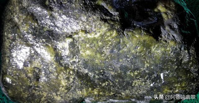 翡翠原石点口水,翡翠原石一手货源-第3张图片-翡翠网 翡翠原石点口水,翡翠原石一手货源-第3张图片-翡翠网