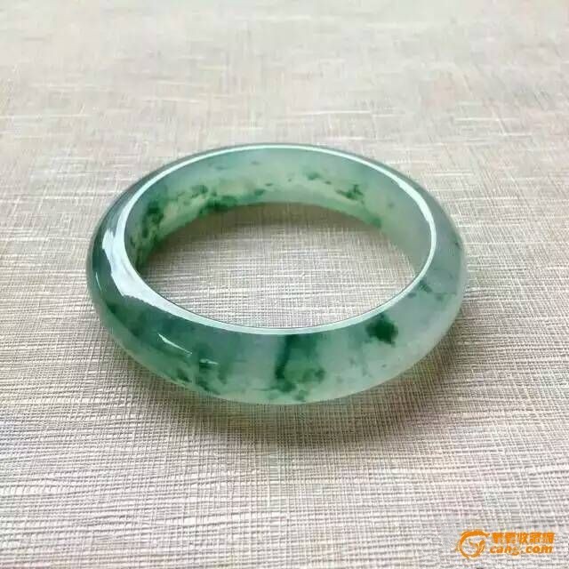 翡翠手镯飘绿价格图片飘阳绿翡翠手镯图片-第1张图片-翡翠网 翡翠手镯飘绿价格图片飘阳绿翡翠手镯图片-第1张图片-翡翠网