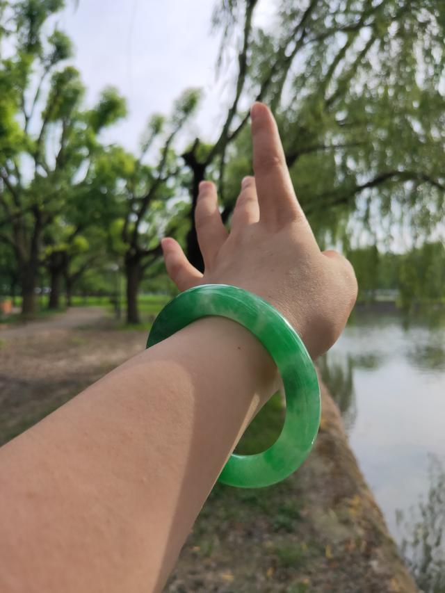 宝至尊和田玉手镯宝至尊翡翠手镯-第2张图片-翡翠网 宝至尊和田玉手镯宝至尊翡翠手镯-第2张图片-翡翠网