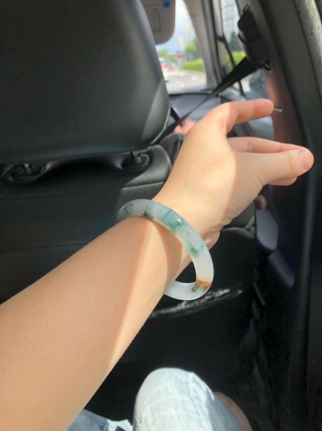 宝至尊和田玉手镯宝至尊翡翠手镯-第5张图片-翡翠网 宝至尊和田玉手镯宝至尊翡翠手镯-第5张图片-翡翠网