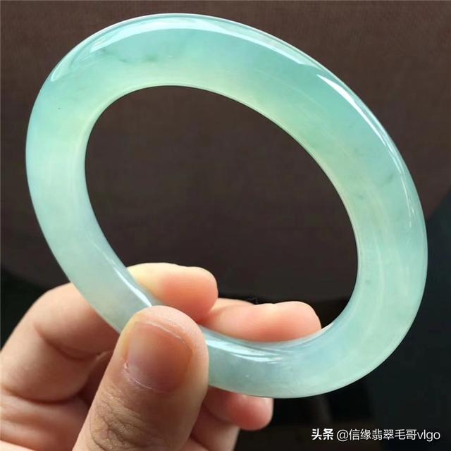 翡翠手镯芙蓉底照片,翡翠手镯芙蓉种白底-第2张图片-翡翠网 翡翠手镯芙蓉底照片,翡翠手镯芙蓉种白底-第2张图片-翡翠网