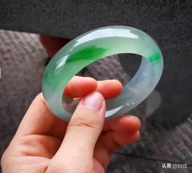 b货翡翠手镯戴了10年,翡翠手镯的文化-第5张图片-翡翠网 b货翡翠手镯戴了10年,翡翠手镯的文化-第5张图片-翡翠网