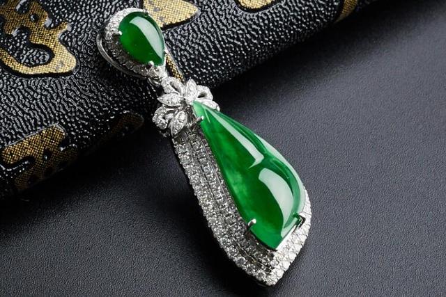 翡翠四季豆图片,冰种翡翠四季豆价格-第4张图片-翡翠网 翡翠四季豆图片,冰种翡翠四季豆价格-第4张图片-翡翠网