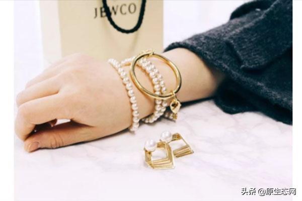 重叠色翡翠手镯图片豆青色翡翠手镯图片-第1张图片-翡翠网 重叠色翡翠手镯图片豆青色翡翠手镯图片-第1张图片-翡翠网