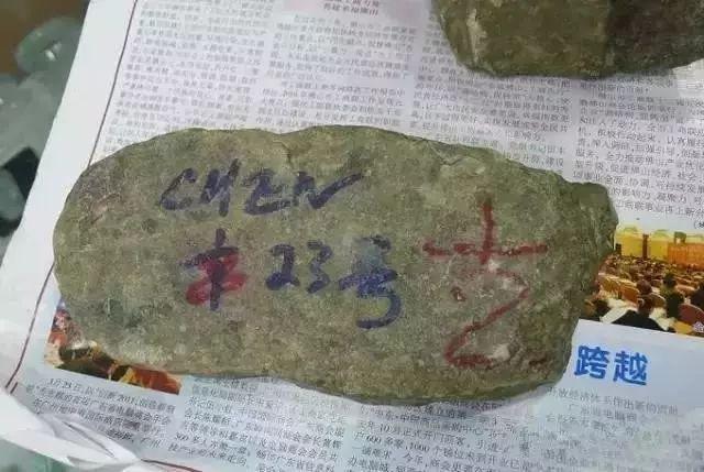 包含30万翡翠原石帝王春的词条-第1张图片-翡翠网 包含30万翡翠原石帝王春的词条-第1张图片-翡翠网