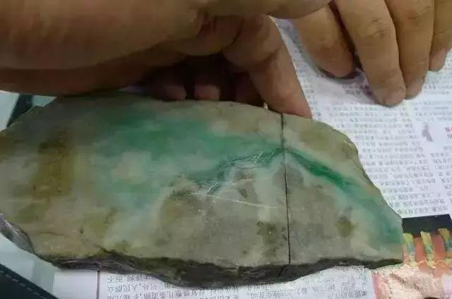 包含30万翡翠原石帝王春的词条-第3张图片-翡翠网 包含30万翡翠原石帝王春的词条-第3张图片-翡翠网