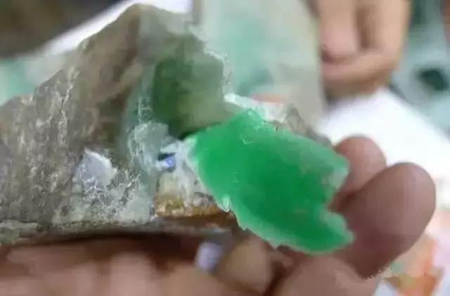 包含30万翡翠原石帝王春的词条-第12张图片-翡翠网 包含30万翡翠原石帝王春的词条-第12张图片-翡翠网