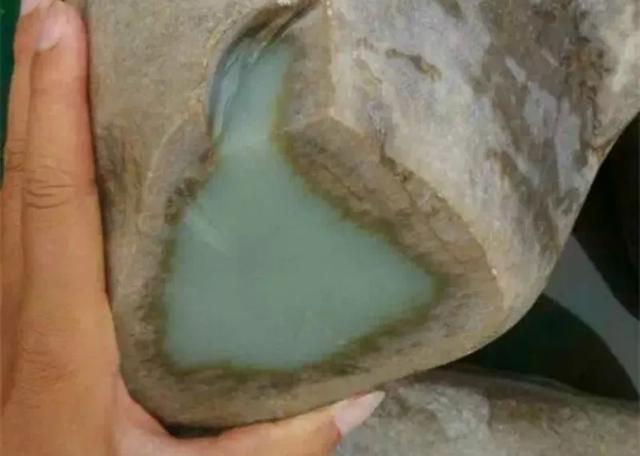 中山玉石翡翠原石翡翠原石是怎么形成的-第1张图片-翡翠网 中山玉石翡翠原石翡翠原石是怎么形成的-第1张图片-翡翠网