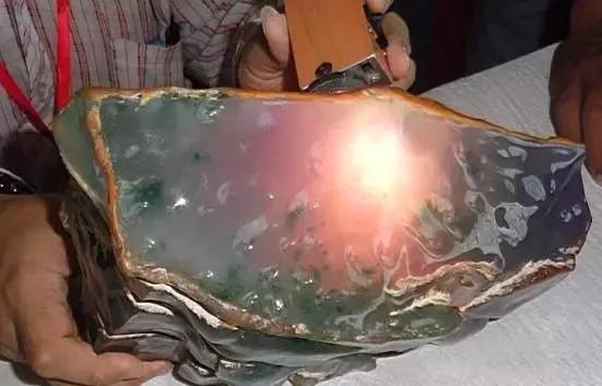 假翡翠手镯和真翡翠手镯图片翡翠手镯变-第4张图片-翡翠网 假翡翠手镯和真翡翠手镯图片翡翠手镯变-第4张图片-翡翠网