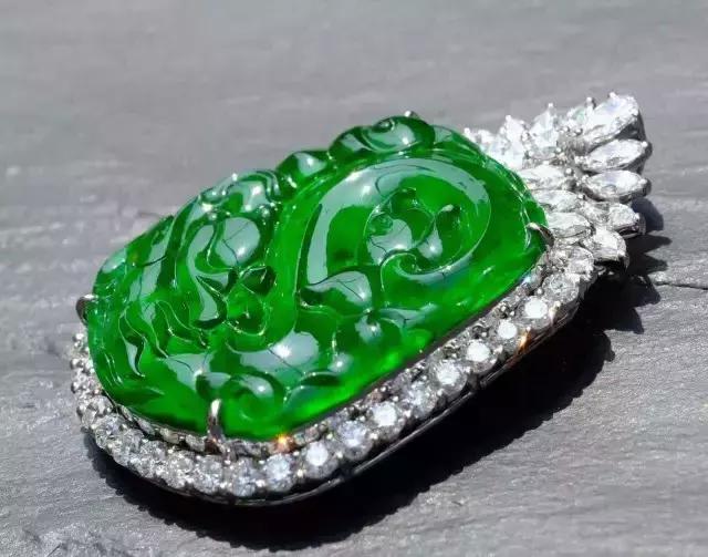 假翡翠手镯和真翡翠手镯图片翡翠手镯变-第12张图片-翡翠网 假翡翠手镯和真翡翠手镯图片翡翠手镯变-第12张图片-翡翠网