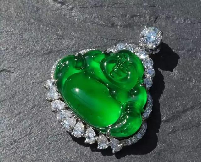 假翡翠手镯和真翡翠手镯图片翡翠手镯变-第13张图片-翡翠网 假翡翠手镯和真翡翠手镯图片翡翠手镯变-第13张图片-翡翠网