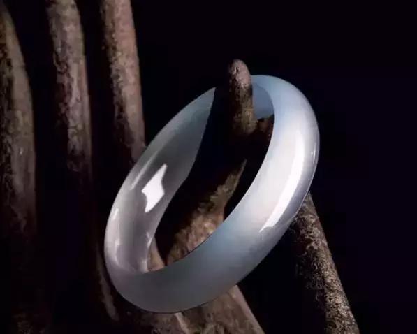 假翡翠手镯和真翡翠手镯图片翡翠手镯变-第14张图片-翡翠网 假翡翠手镯和真翡翠手镯图片翡翠手镯变-第14张图片-翡翠网