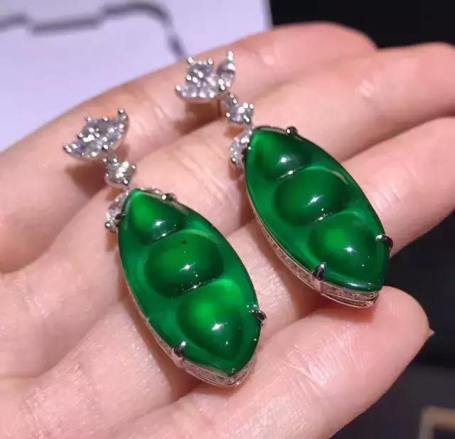 假翡翠手镯和真翡翠手镯图片翡翠手镯变-第17张图片-翡翠网 假翡翠手镯和真翡翠手镯图片翡翠手镯变-第17张图片-翡翠网